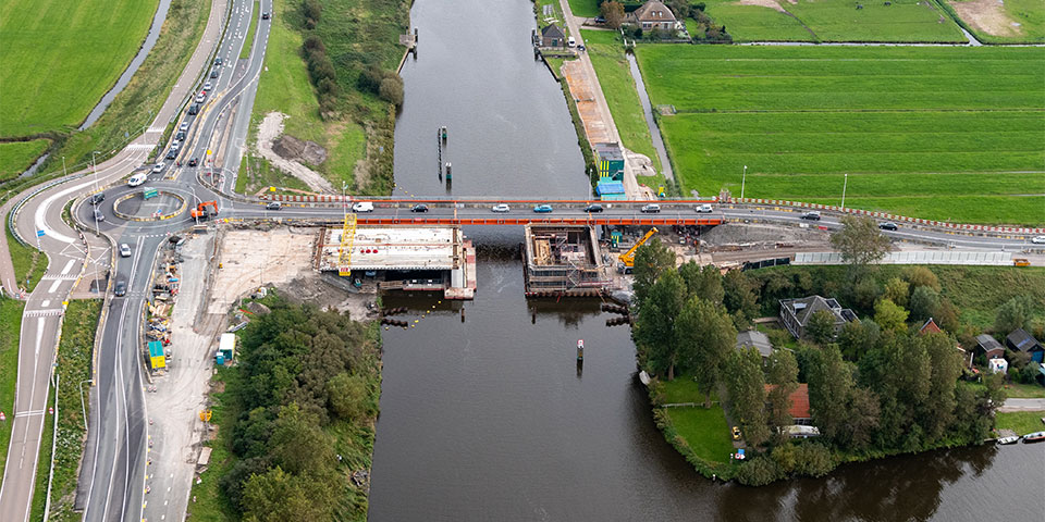 Het ontwerp van de nieuwe Prinses Amaliabrug en Kogerpolderbrug