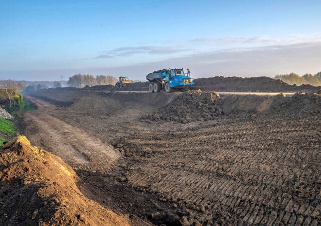 foto-1-dijkversterking-in-aanbouw-bron-GMB