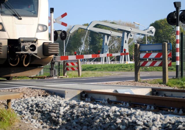 Technobeton_Geinstalleerde-Harmelen-overweg-voor-edilon)(s_0001